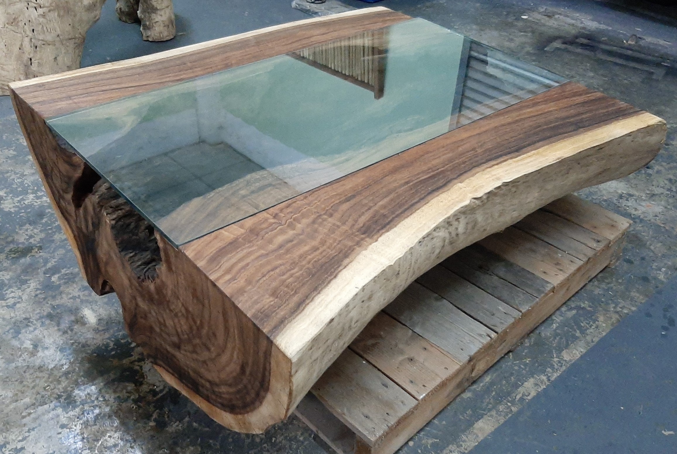 Half a tree trunk, Luxurious, Heavy table, Thick glass inlay, Living room table, Very heavy table